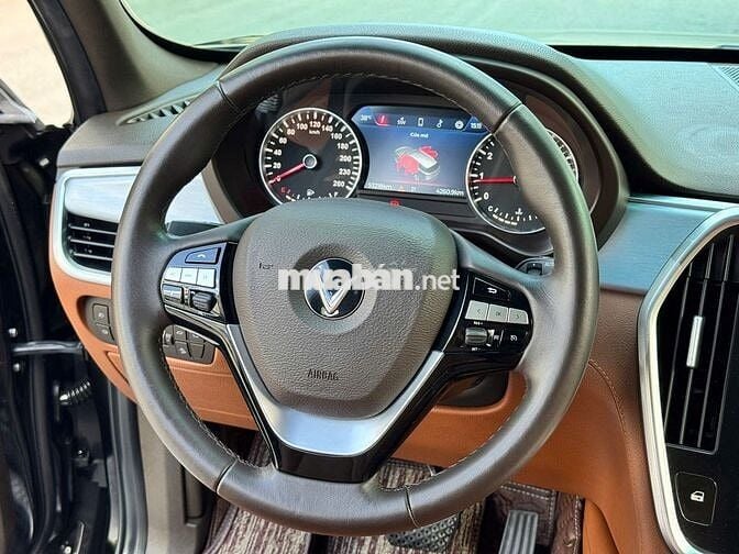 VinFast Lux SA2.0 2021 Premium 2.0 AT - 85000 km