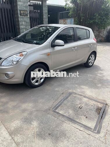 Hyundai i20 2011 1.4 AT - 910000 km