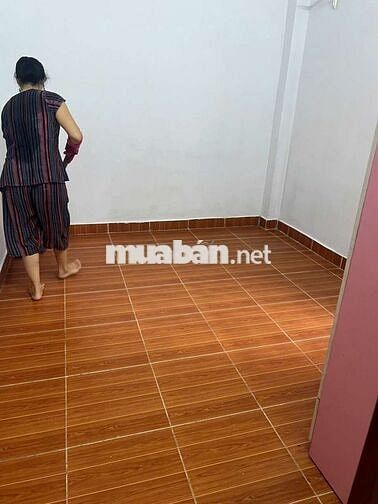 Cần cho thuê nhà P ĐHT .Q12. DT 4, 5 x18 .1 trệt 1 lầu 3 PN 2WS