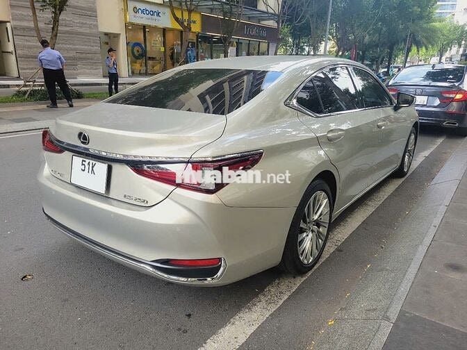 Lexus ES 2022 250 - 12525 km