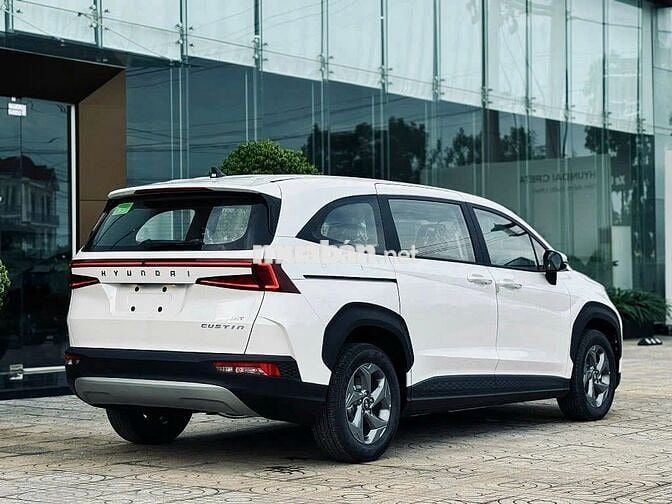 HYUNDAI CUSTIN 1.5 AT 2025