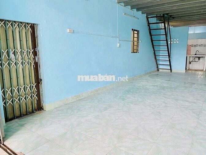 CHO THUÊ NHÀ TRỐNG SUỐT CÓ GÁC LỬNG ĐƯỜNG PHẠM HÙNG