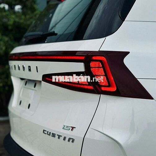 HYUNDAI CUSTIN 1.5 AT 2025
