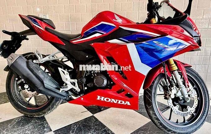gia đình có xe moto còn mới đẹp