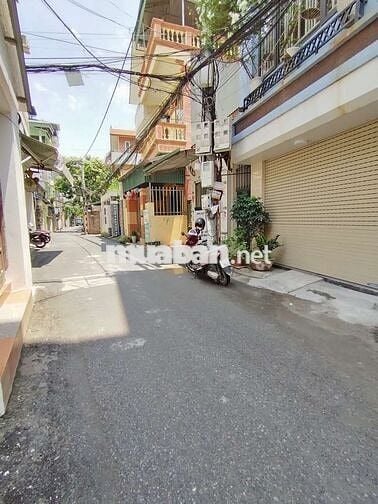 BÁN GẤP NHÀ PHỐ TRẠM - 7 CHỖ VÀO NHÀ - 5 TẦNG XÂY KIÊN CỐ VỀ Ở NGAY