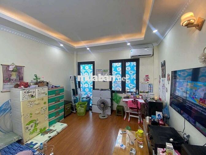 BÁN GẤP NHÀ PHỐ TRẠM - 7 CHỖ VÀO NHÀ - 5 TẦNG XÂY KIÊN CỐ VỀ Ở NGAY