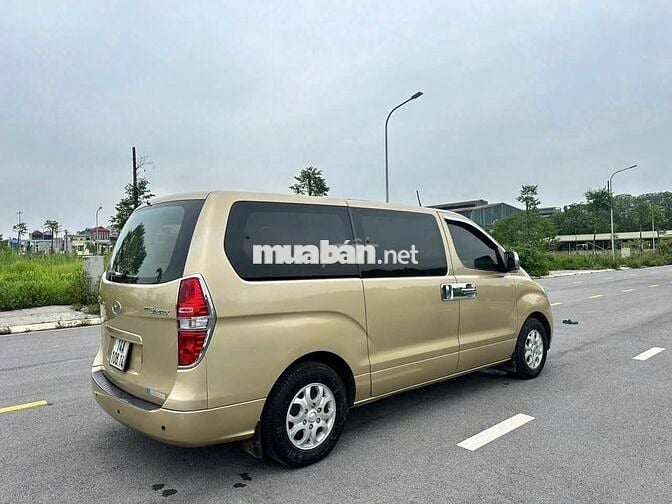 Hyundai  Starex 9 chỗ 2010  - 10999 km
