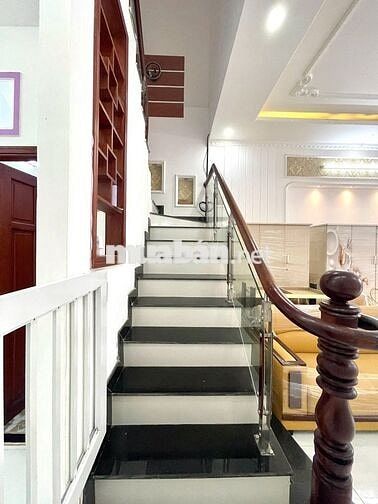 Nhà trệt lầu 2PN hẻm cạnh ĐH Y Dược chỉ 8 triệu