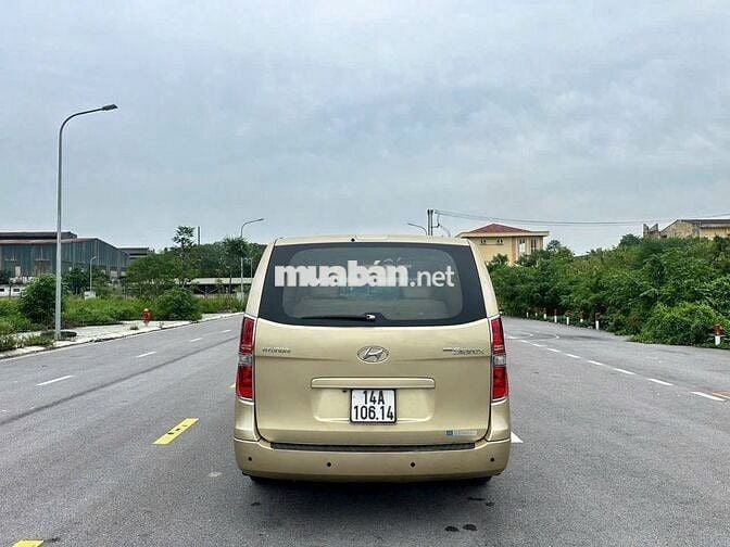 Hyundai  Starex 9 chỗ 2010  - 10999 km
