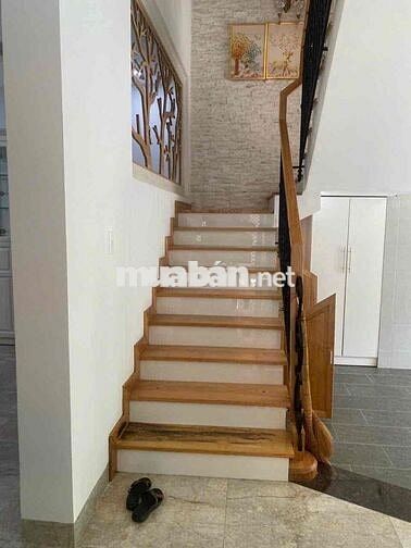 Biệt thự sân vườn 10x20 có hồ cá thoáng mát gần UBND Quận 12