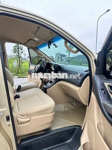 Hyundai  Starex 9 chỗ 2010  - 10999 km