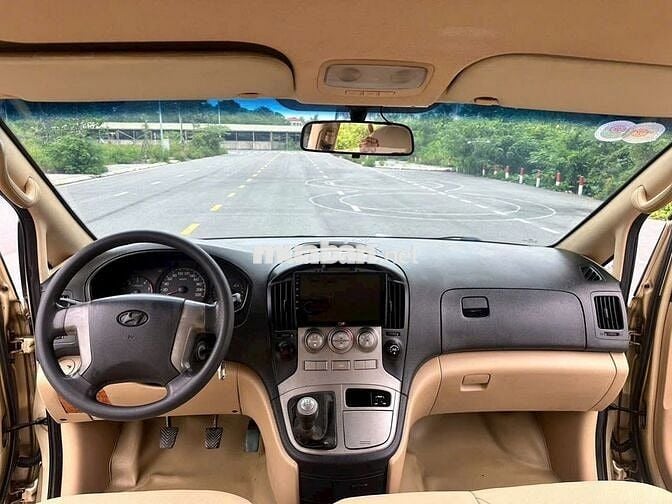 Hyundai  Starex 9 chỗ 2010  - 10999 km