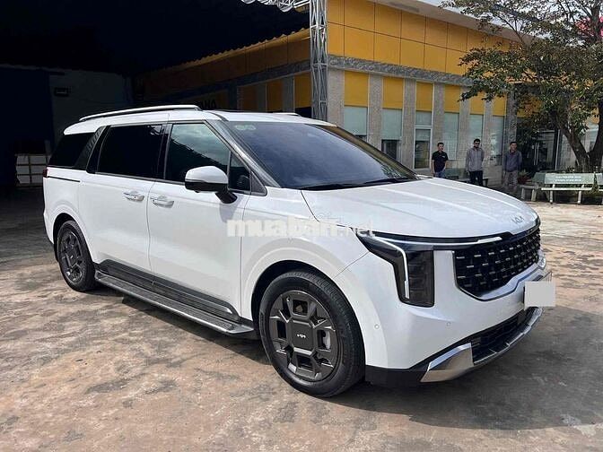 Kia Carnival 1.6 Turbo Hybrid Signature , 2.300 km
