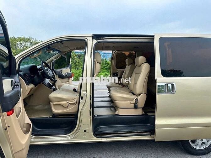 Hyundai  Starex 9 chỗ 2010  - 10999 km