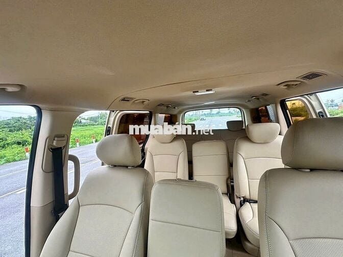 Hyundai  Starex 9 chỗ 2010  - 10999 km