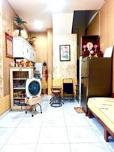 Nhà 1 trệt 2 lầu đúc hẻm xe hơi vài mét.nhà bè