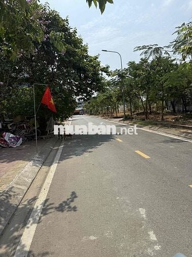 Bán lô đất Quận 8 - đường phạm thế hiển