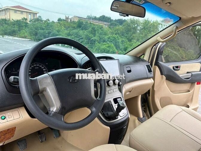 Hyundai  Starex 9 chỗ 2010  - 10999 km