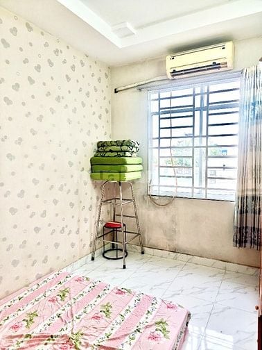 Nhà 1 trệt 2 lầu đúc hẻm xe hơi vài mét.nhà bè