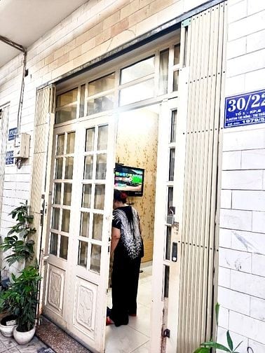 Nhà 1 trệt 2 lầu đúc hẻm xe hơi vài mét.nhà bè