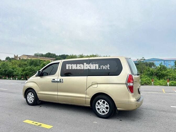 Hyundai  Starex 9 chỗ 2010  - 10999 km
