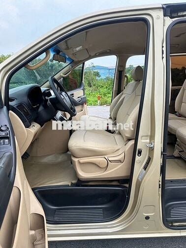 Hyundai  Starex 9 chỗ 2010  - 10999 km