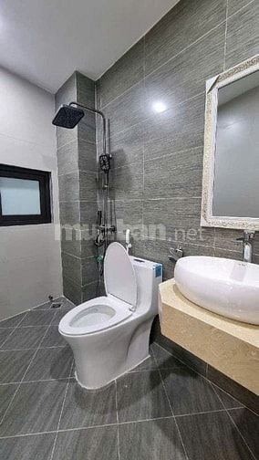 Bán nhà đẹp, Mới .Tặng toàn bộ Nội thất sịn .Gần đầu phố Trương Định