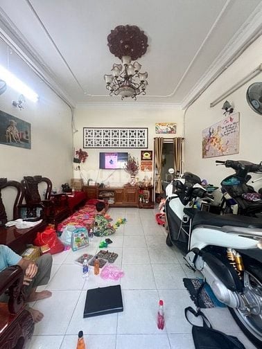 Nhà Hẻm thông Bùi Văn Ba, 02 tầng, DT 4x16m
