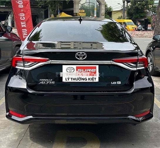 Toyota Corolla Altis 1.8V 2023 xe hãng bán