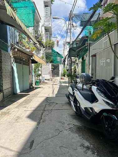 Nhà Hẻm thông Bùi Văn Ba, 02 tầng, DT 4x16m