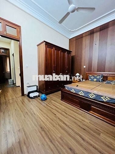 Bán gấp ! Phố Hào Nam, nhà dân xây 45/52m2 * 5 tầng*6 PN, an sinh đỉnh