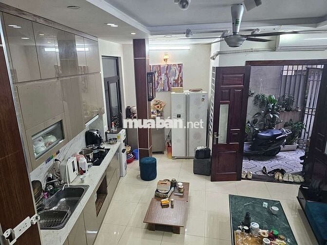 Phải nhanh ! Nhà phố Láng Hạ 20m ra phố, DT 38m2 * 5 tầng, MT 5.6m