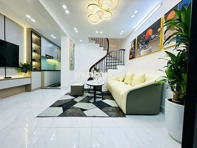 Bán nhà Cầu Giấy, chỉ 3p ra phố, ba gác đỗ cửa nhà, kinh doanh 36m2*5T