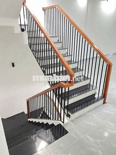 CHO THUÊ NHÀ 3 TẦNG MT LÊ QUẢNG CHÍ, ĐOẠN KD SẦM UẤT