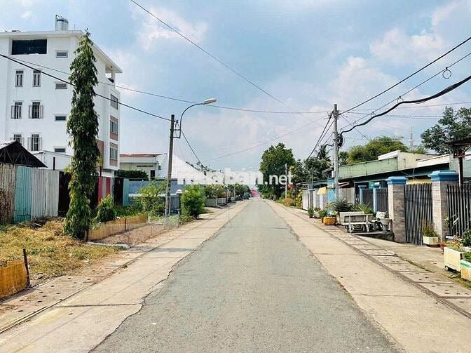 NGỘP BANK BÁN GẤP LÔ ĐẤT 10X25M 250M2 GIÁ 570TR THỊ TRẤN CỦ CHI SHR