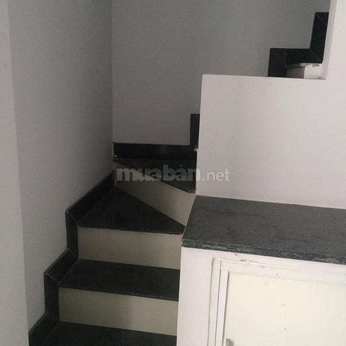 Từ nhà bước ra đường lớn 5m.gần chợ trường học siêu thị ..