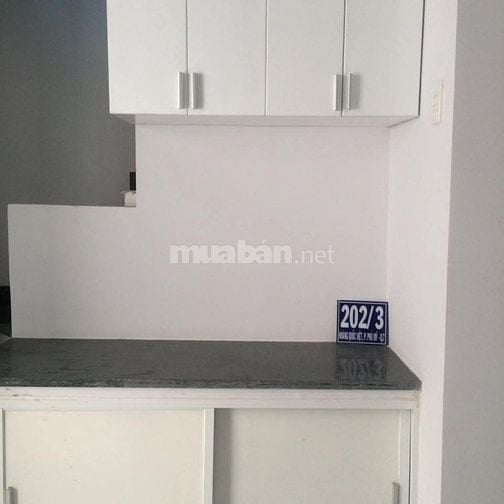 Từ nhà bước ra đường lớn 5m.gần chợ trường học siêu thị ..