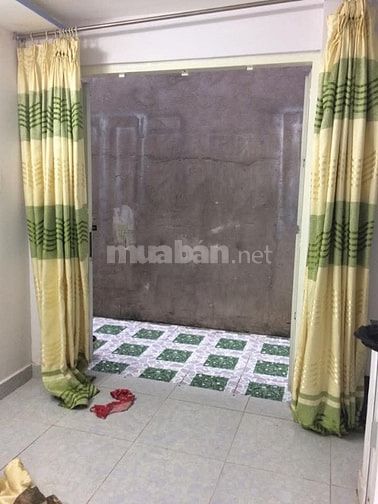Từ nhà bước ra đường lớn 5m.gần chợ trường học siêu thị ..