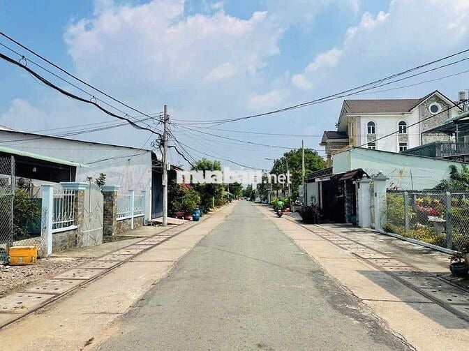 NGỘP BANK BÁN GẤP LÔ ĐẤT 10X25M 250M2 GIÁ 570TR THỊ TRẤN CỦ CHI SHR