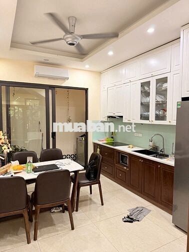 NHÀ ĐẸP OTO NGỦ TRONG 55M*4T NGÕ THÔNG BÀN CỜ SÁT SÂN VẬN ĐỘNG