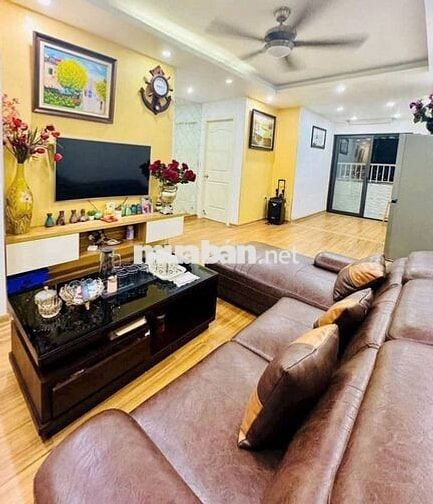 NHÀ ĐẸP 30m*5T THANG MÁY NỘI THẤT NHẬP KHẨU NGÕ CHẠY VÒNG QUANH