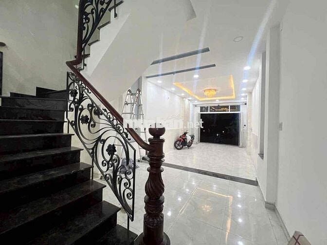 Chính chủ cần bán gấp 4 x 25m giá 12,tỷ TL 2 lầu ST đối diện công viên