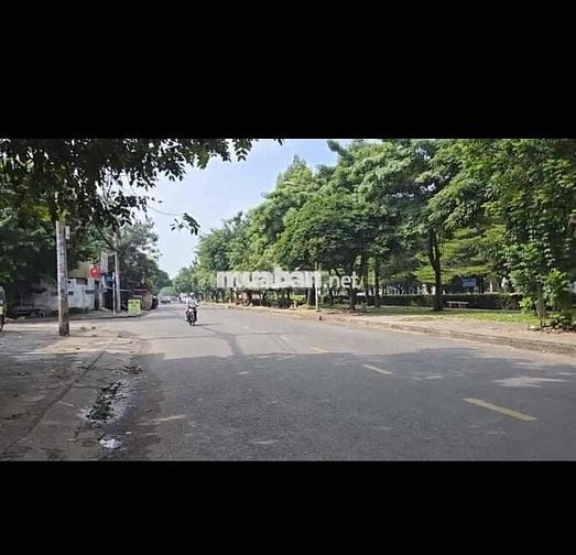 Chính chủ cần bán gấp 4 x 25m giá 12,tỷ TL 2 lầu ST đối diện công viên