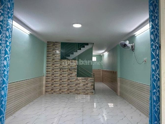 Chính chủ bán nhà đang cho thuê, gần chợ, gần trường học, rất an ninh.
