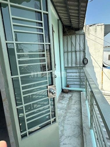 Chính chủ bán nhà đang cho thuê, gần chợ, gần trường học, rất an ninh.
