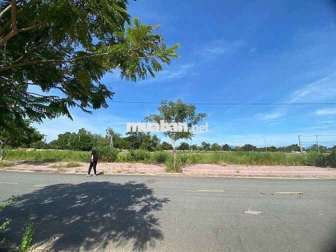 BÁN LÔ MẶT TIỀN 150m2 GIÁ 16,2m2, GẦN CHỢ - NHÀ VĂN HÓA - CÔNG VIÊN