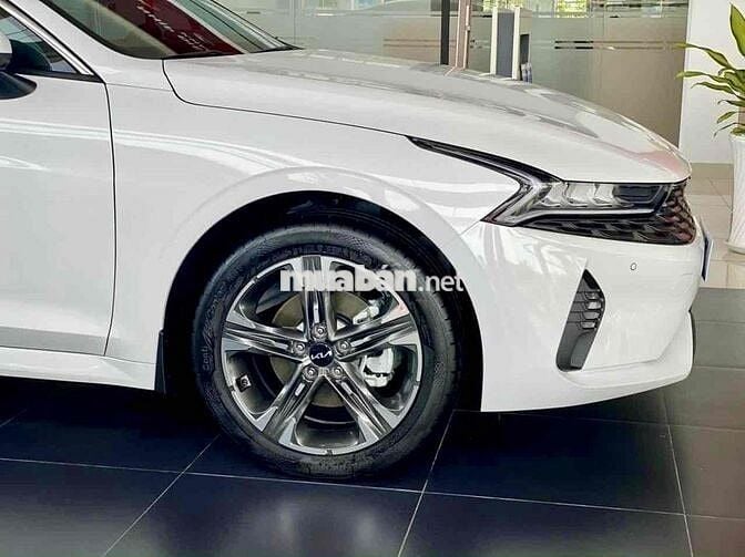 Kia K5 Luxury 2025 ưu đãi khủng 90tr