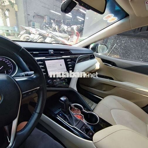 Bán xe gia đình oto camrry 2020 2.0G - 37147 km