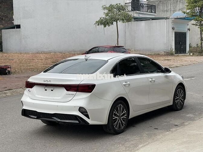 Kia K3 2022 1.6 Luxury màu trắng MỚI TINH