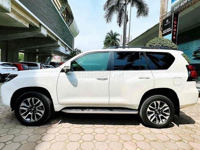 Toyota Land Cruiser Prado model 2022 ,có BHTV